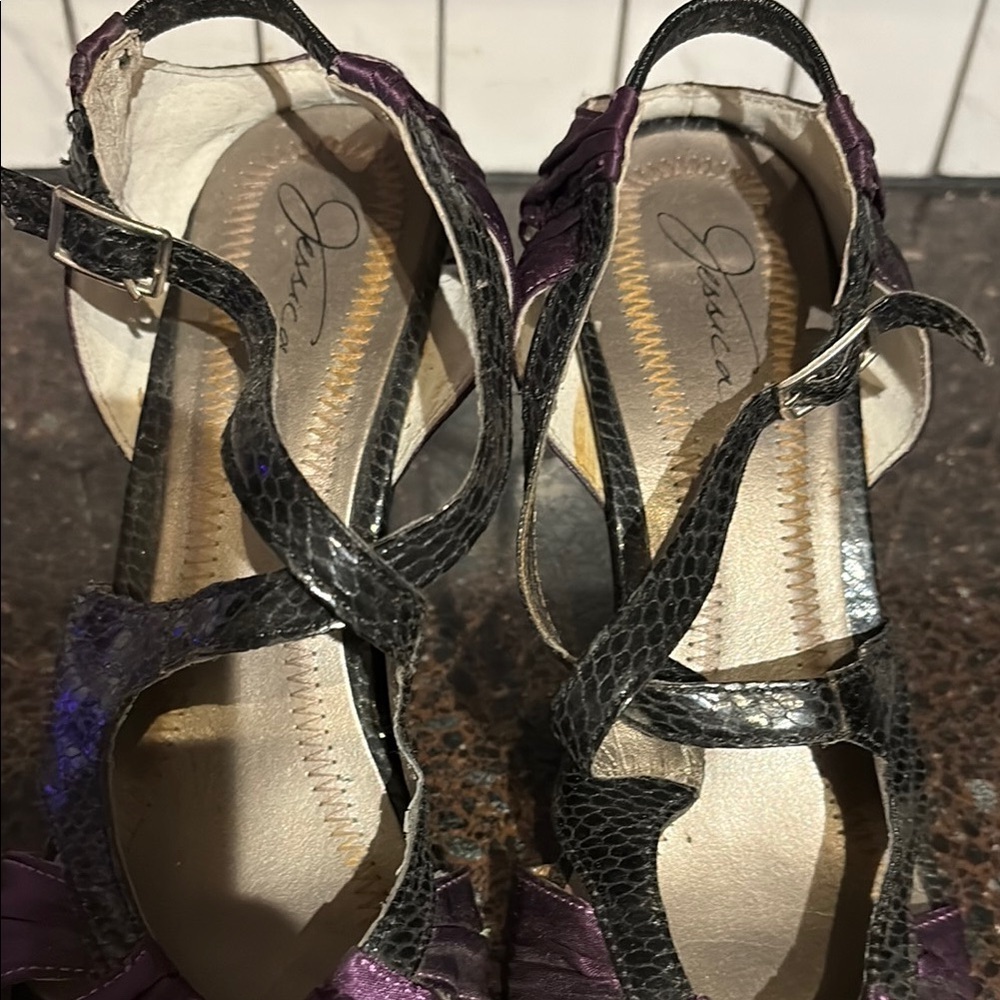 Jessica Elegant Purple and Black Women's Heels, size 7 - Picture 2 of 10